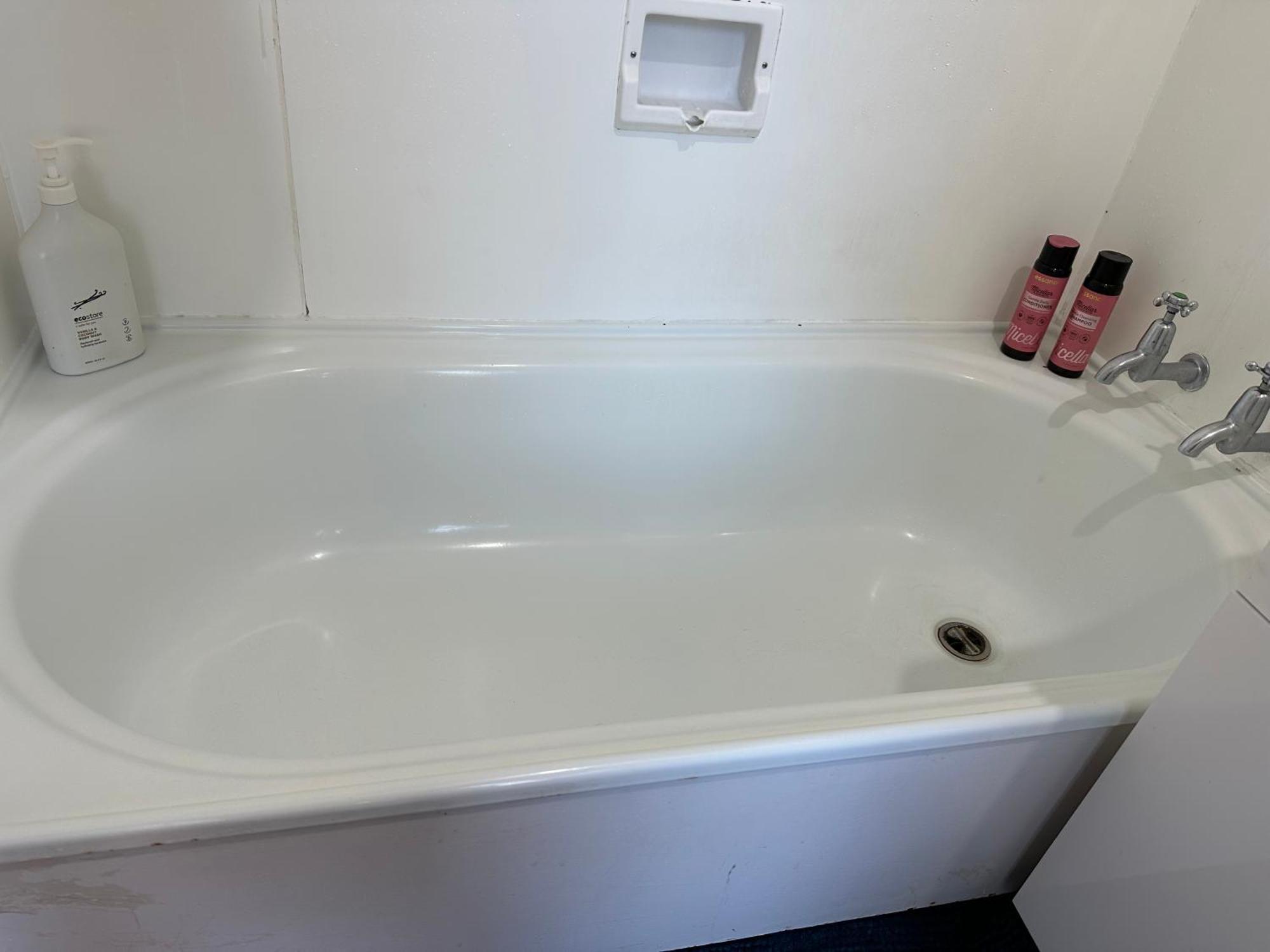 Spacious Room,amazing Location Perks *